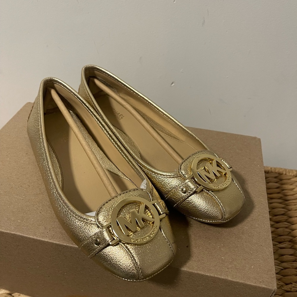 Micheal Kors women’s fulton leather flats